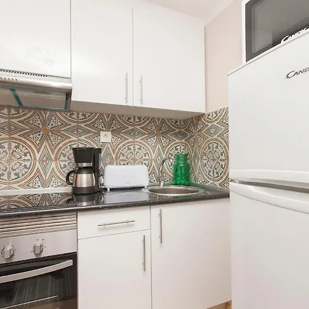 Principe Real, 1br 1ba, Private Terrace, Calm Apartment Lisbon